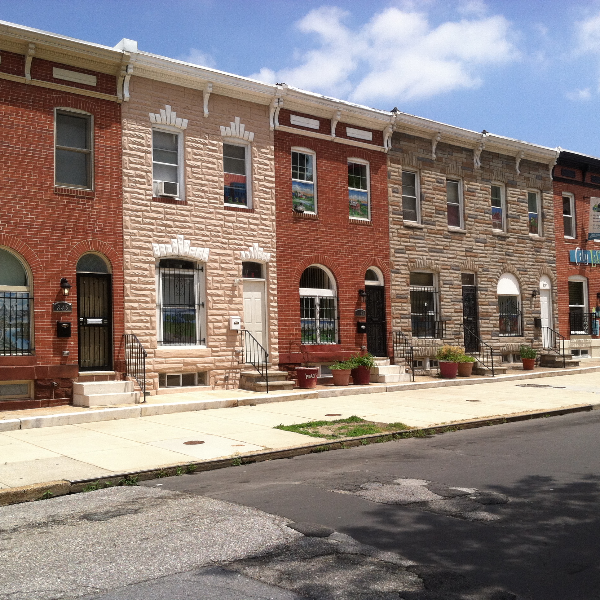 /images/rowhouses-baltimore.jpg